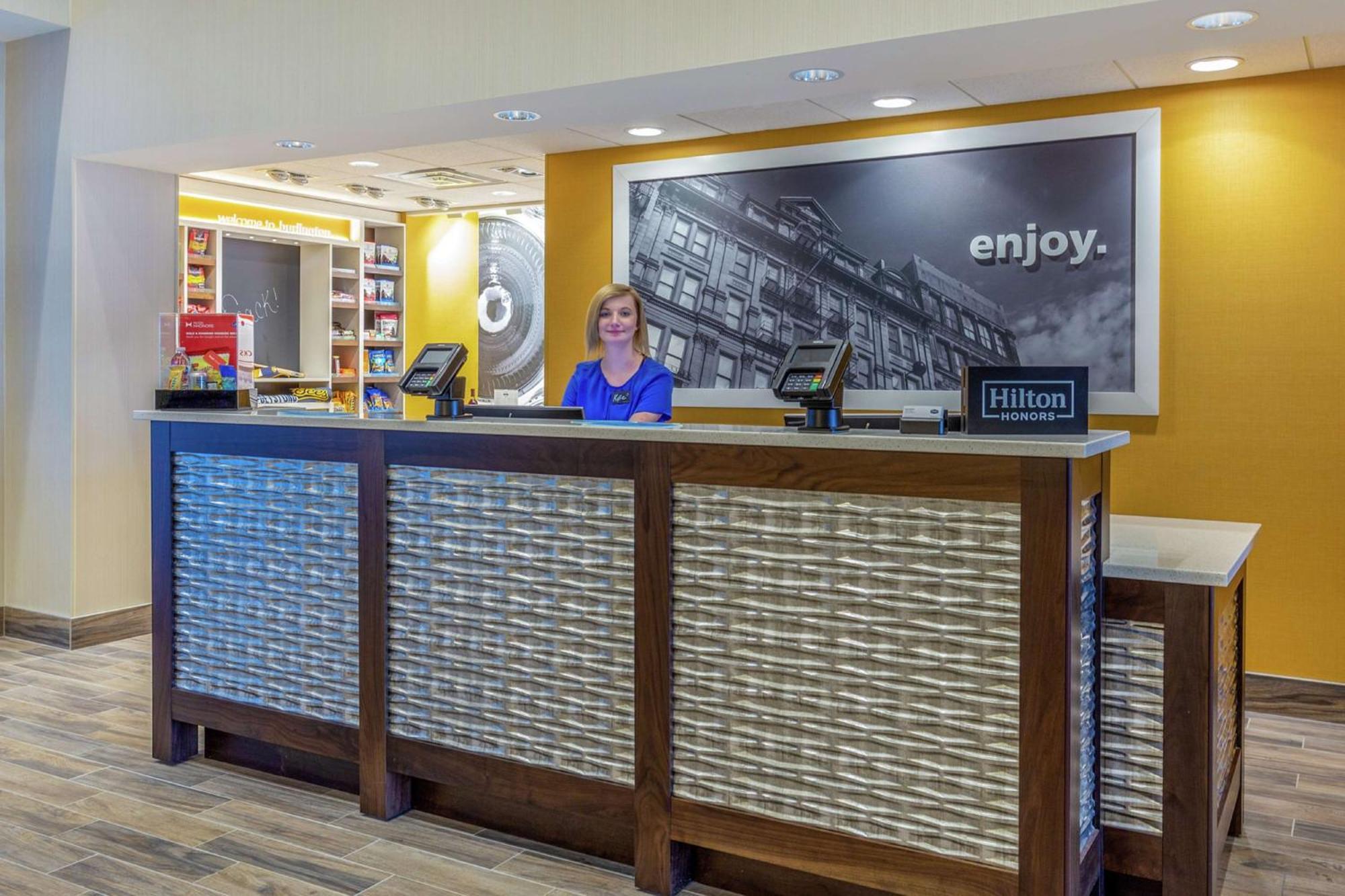 Hampton Inn & Suites Бърлингтън Екстериор снимка